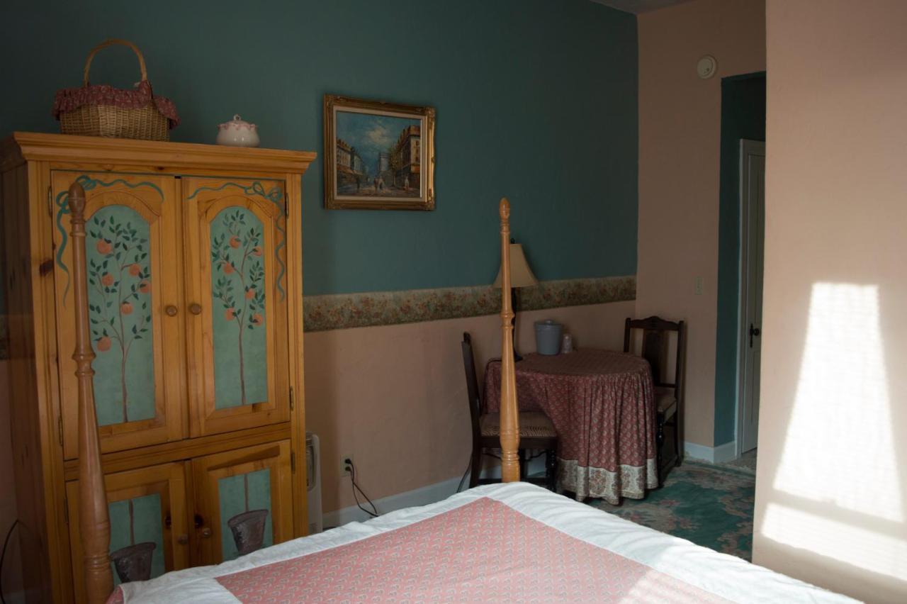 La Plaza Historic Hotel & Restaurant Walsenburg Room photo